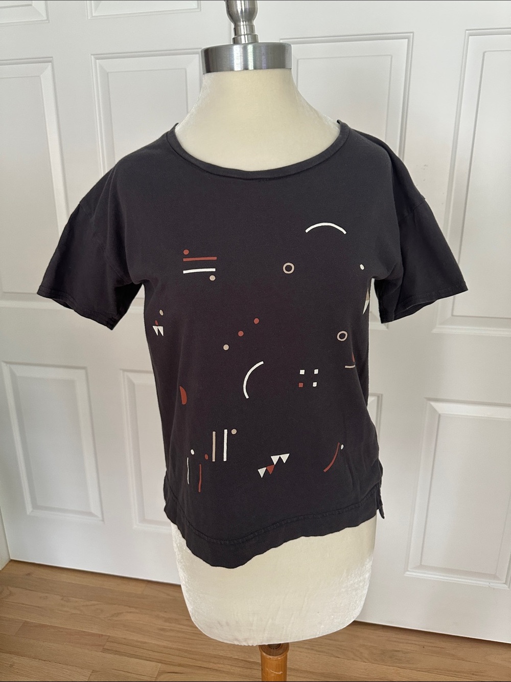 Madewell Graphite Gray Short Sleeve Tee with Cream & Rust Graphic, Size S